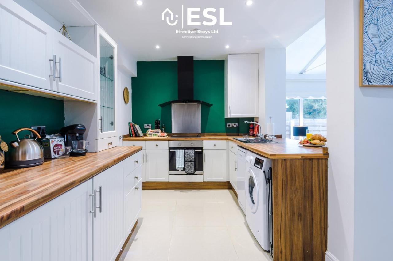 Open Plan - 3 Bedroom House - Garden And Outdoor Seating - Driveway Parking - Short Drive To City Centre Saughall Exterior foto