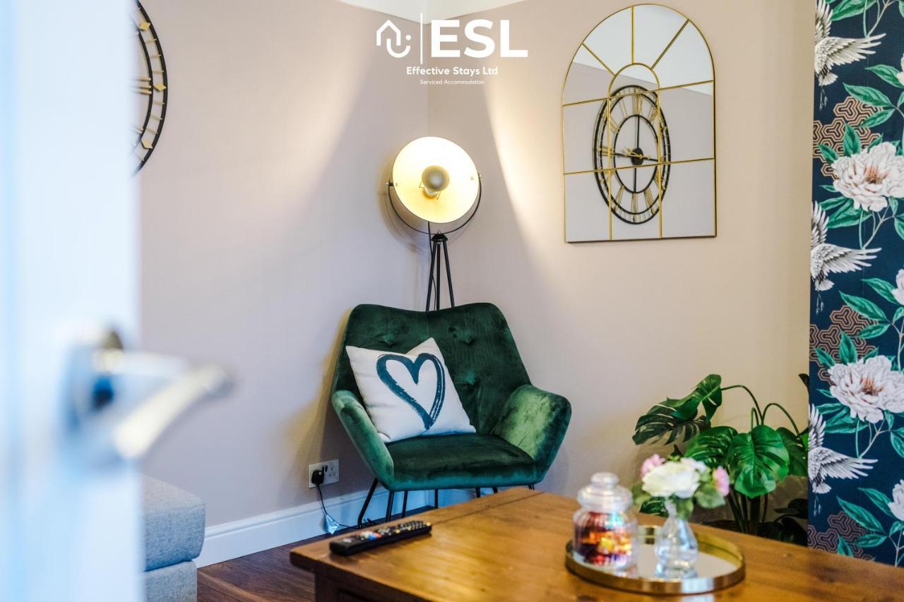 Open Plan - 3 Bedroom House - Garden And Outdoor Seating - Driveway Parking - Short Drive To City Centre Saughall Exterior foto
