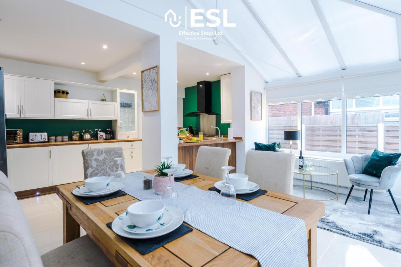 Open Plan - 3 Bedroom House - Garden And Outdoor Seating - Driveway Parking - Short Drive To City Centre Saughall Exterior foto