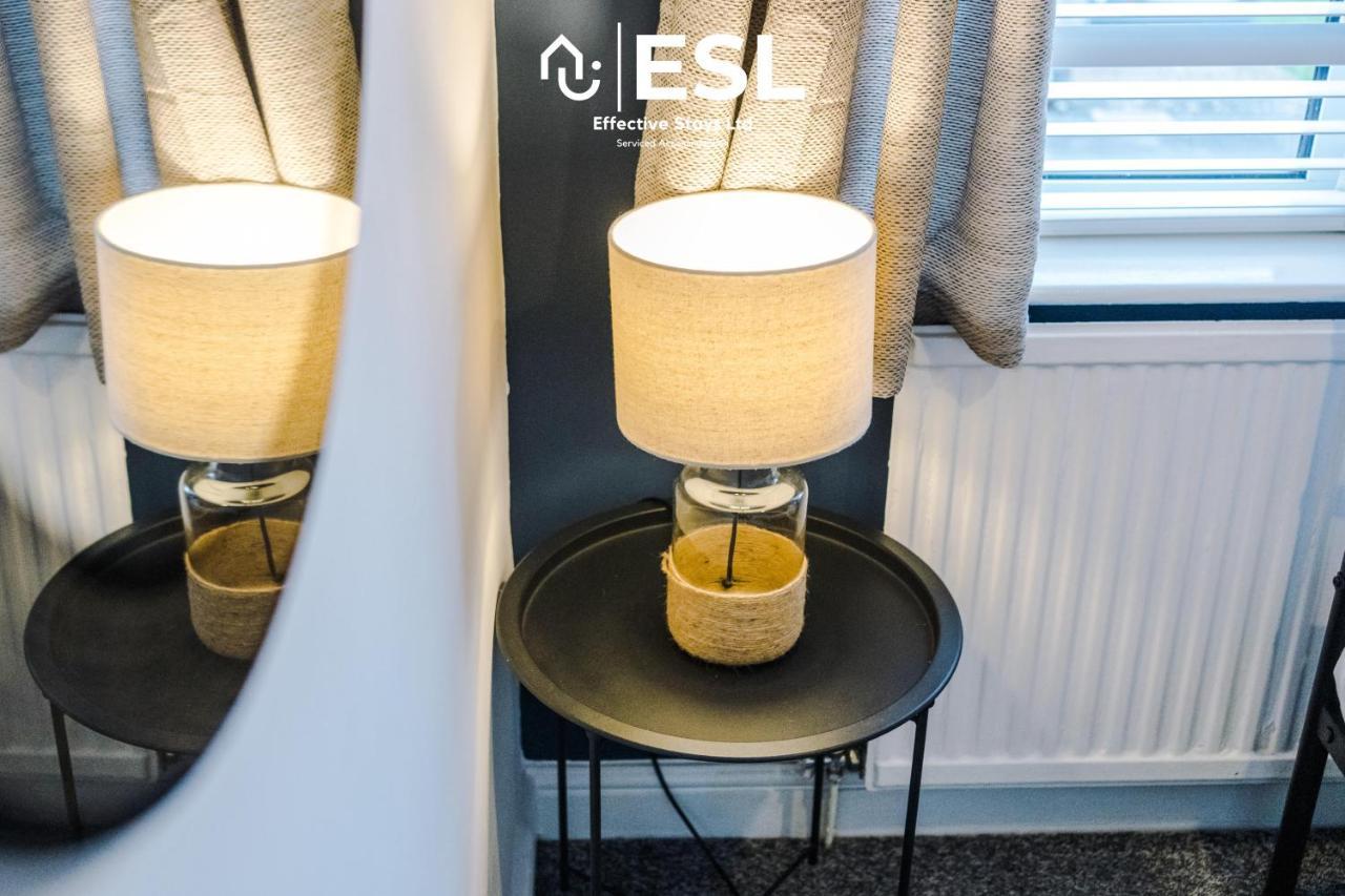 Open Plan - 3 Bedroom House - Garden And Outdoor Seating - Driveway Parking - Short Drive To City Centre Saughall Exterior foto