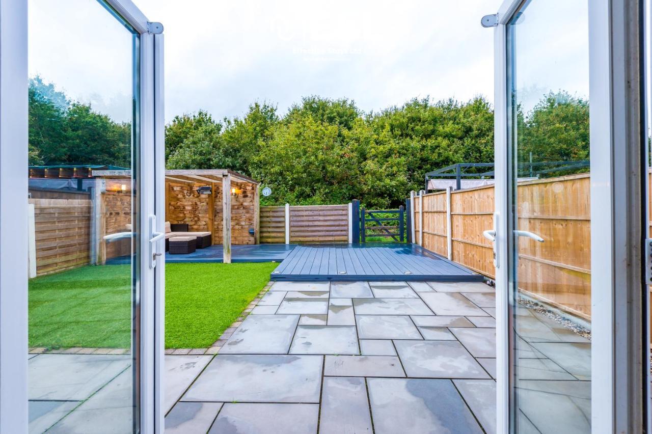 Open Plan - 3 Bedroom House - Garden And Outdoor Seating - Driveway Parking - Short Drive To City Centre Saughall Exterior foto